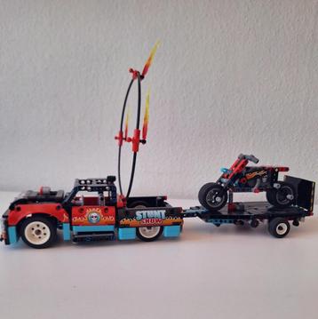 Lego stunt truck en motor 42106 beschikbaar voor biedingen