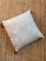 Vier kussens beige met goudachtige bloemenprint, Ophalen, Zo goed als nieuw, Beige