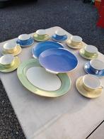 ENSEMBLE DE TASSES COLOREES ANCIENNES + PLATS, Verzenden
