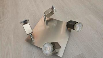 Vier of Tweevoudige spot met twee ledspots inbegrepen.  beschikbaar voor biedingen
