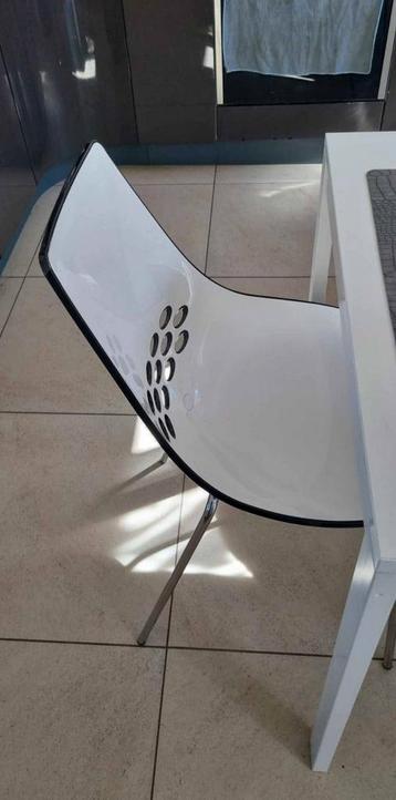 4 chaises caligaris  beschikbaar voor biedingen