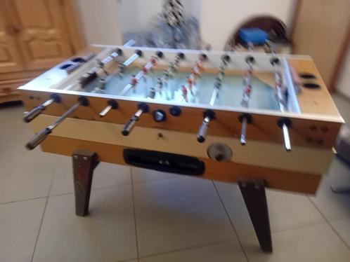 Ancien baby-foot de café à vendre – Fonctionnel avec quelque, Kinderen en Baby's, Speelgoed | Voetbaltafels, Gebruikt, Ophalen