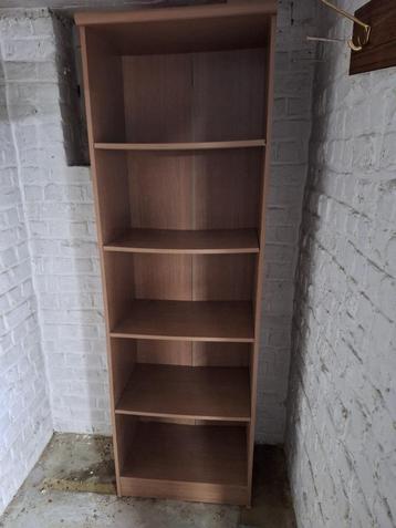 Boekenkast/ voorraadkast beschikbaar voor biedingen