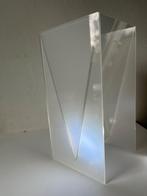 Design vaas plexi, Enlèvement