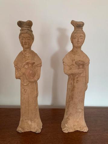 2 antieke Chinese beelden in aardewerk