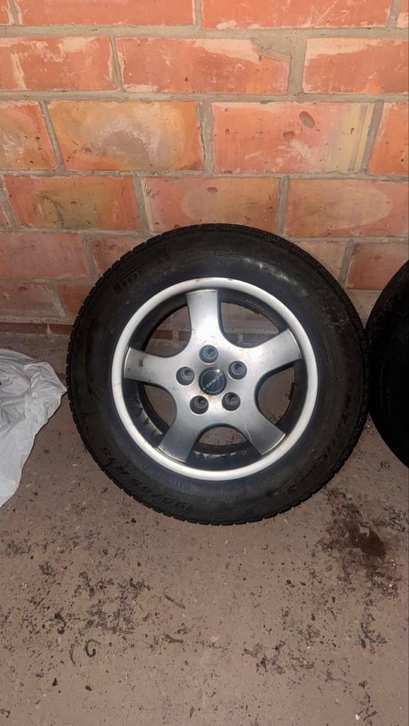 Borbet velgen met winterbanden Continental & Pirelli, Auto-onderdelen, Banden en Velgen, Band(en), Winterbanden, 15 inch, Ophalen