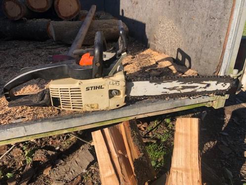 Tronçonneuse Stihl  et Husqvarna, Bricolage & Construction, Outillage | Scies mécaniques, Utilisé, Tronçonneuse, 600 à 1200 watts