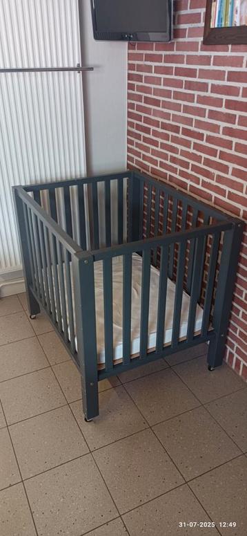 Sterk Verstelbaar babypark met matras. beschikbaar voor biedingen