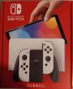 Switch Oled en parfait état. Avec film de protection d'écran, Avec 3 manettes ou plus, Enlèvement ou Envoi, Avec jeux, Neuf