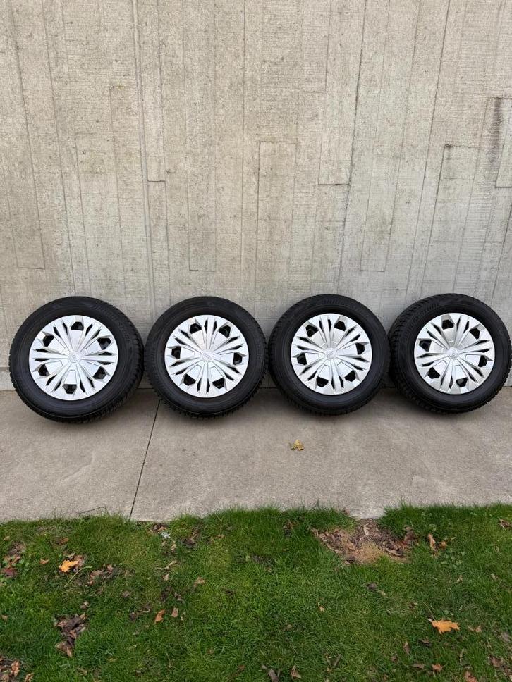 4 winterbanden + velgen Bridgestone 215/65R17 bijna nieuw, Auto-onderdelen, Banden en Velgen, Velg(en), Winterbanden, 17 inch