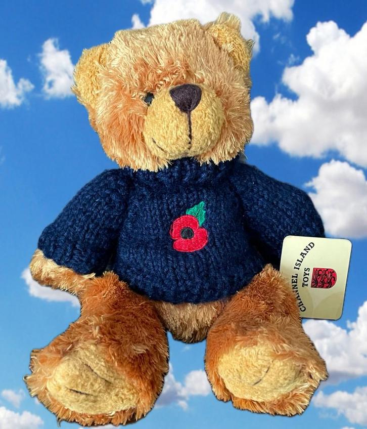 Beertje (Channel Island toys bear) met poppy, Verzamelen, Beren en Cherished Teddies, Nieuw, Stoffen beer, Overige merken, Ophalen of Verzenden