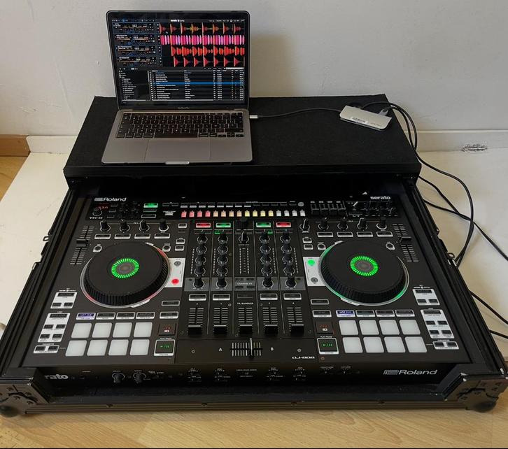Roland DJ-808 controller + Zomo flightcase, Muziek en Instrumenten, Dj-sets en Draaitafels, Gebruikt, Dj-set, Overige merken, Ophalen
