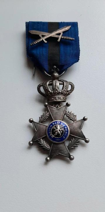 Riddermedaille in de Orde van Leopold II met zwaarden  beschikbaar voor biedingen