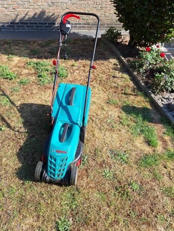 Elektrische grasmaaier Bosh, Tuin en Terras, Ophalen, Gebruikt, Elektrische grasmaaier, 30 t/m 39 cm
