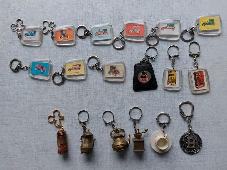 18 koffiesleutelhangers (9 auto's) Battard Dessilly Corso, Verzamelen, Sleutelhangers, Gebruikt, Ophalen of Verzenden