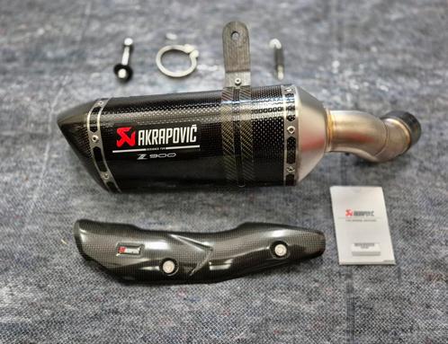 Carbon Akrapovic slip-on uitlaat Kawasaki Z900 (2020 - 2024), Motoren, Onderdelen | Kawasaki, Gebruikt, Ophalen
