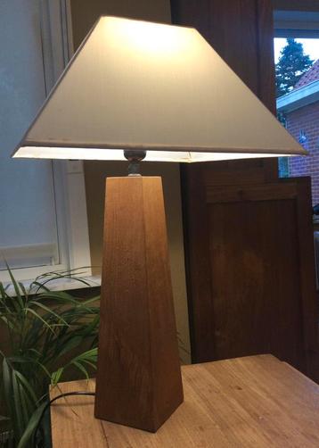 Teak tafellamp met lampenkap beschikbaar voor biedingen