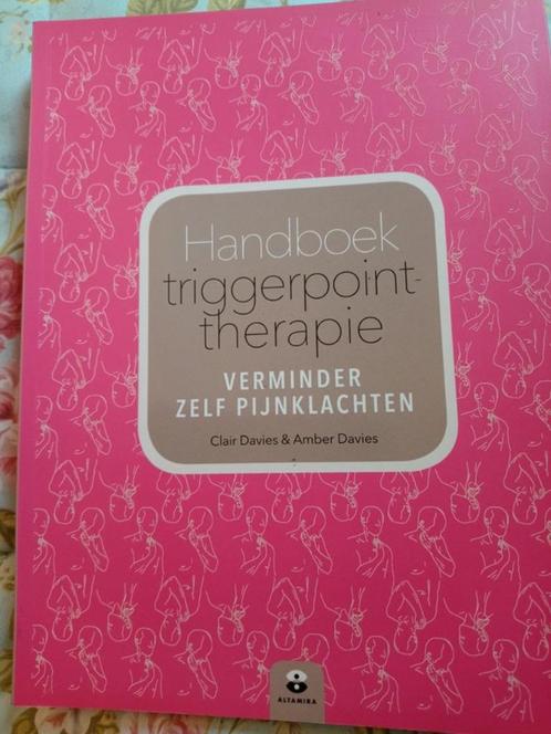 Handboek triggerpointtherapie, Boeken, Esoterie en Spiritualiteit, Zo goed als nieuw, Ophalen of Verzenden
