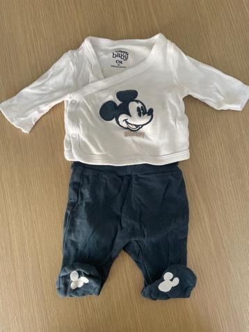 Setje Disney baby maat 50 newborn beschikbaar voor biedingen