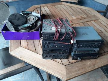 Lot van 7 autoradio's + luidsprekers, samen 60euro beschikbaar voor biedingen