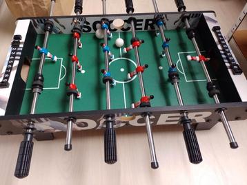 Mini voetbaltafel beschikbaar voor biedingen