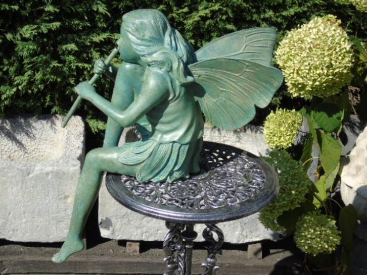 Elf met fluit in groen gepatineerd brons..., Tuin en Terras, Tuinwanddecoratie, Nieuw, Ophalen