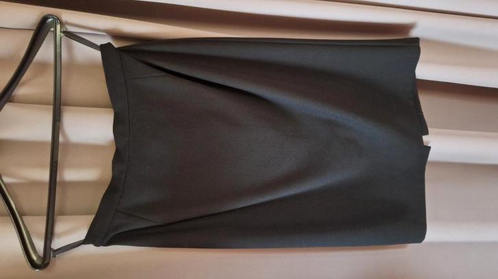 Dames rok zwart nieuw maat 42 lang 61 cm., Kleding | Dames, Rokken, Zo goed als nieuw, Maat 42/44 (L), Zwart, Onder de knie, Ophalen of Verzenden