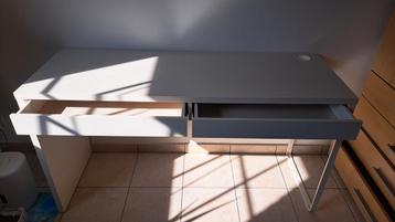  Stijlvol bureau – IKEA MICKE (wit)  beschikbaar voor biedingen