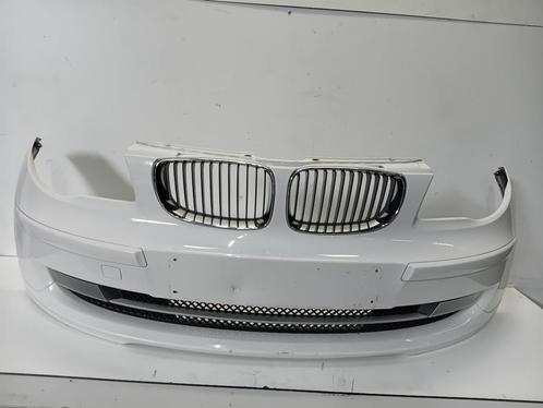 BUMPER VOOR BMW 1 serie (E81) (01-2006/09-2012), Auto-onderdelen, Carrosserie, Bumper, BMW, Voor, Gebruikt