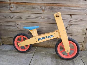 Houten loopfiets beschikbaar voor biedingen