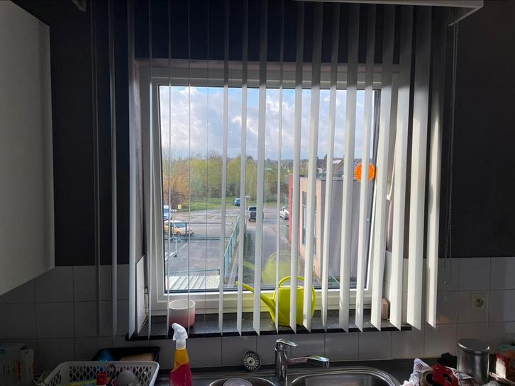 Verticale lamellen (1 klein en 1 grote venster), Huis en Inrichting, Stoffering | Gordijnen en Lamellen, Zo goed als nieuw, Grijs