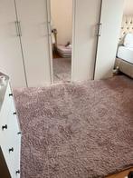 Te koop: Zachte hoogpolige mat — lichtroze, Huis en Inrichting, Slaapkamer | Complete slaapkamers, Ophalen, Zo goed als nieuw