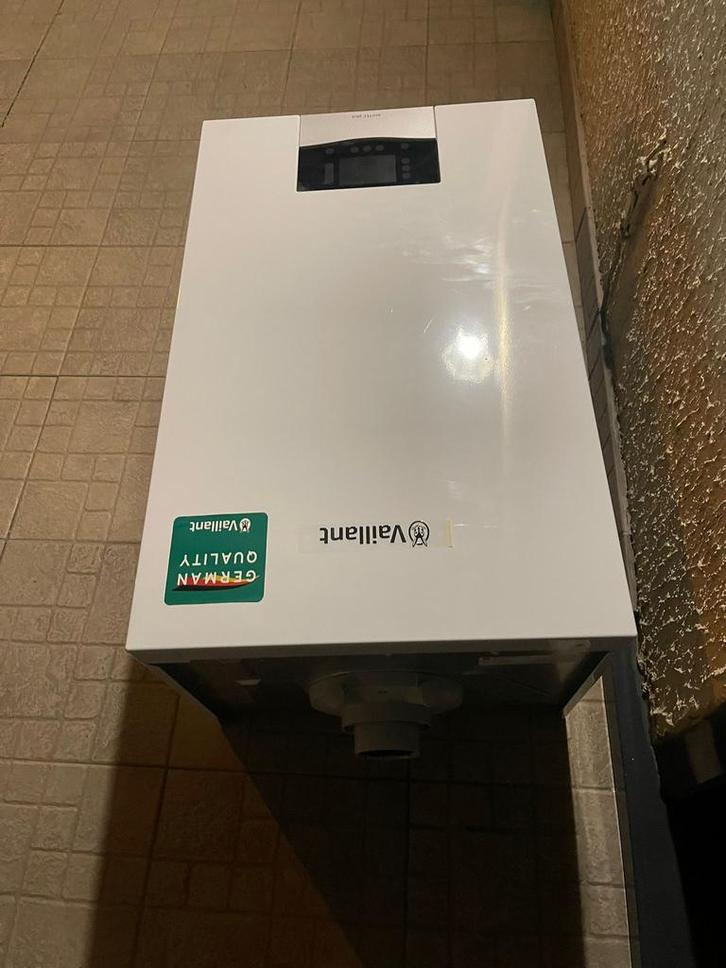 Vaillant ecoTEC plus VUW 32CS/1-5, Doe-het-zelf en Bouw, Verwarming en Radiatoren, Zo goed als nieuw, Thermostaat, Ophalen of Verzenden