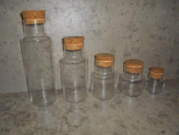  5 glazen voorraadpotten met kurk stop beschikbaar voor biedingen