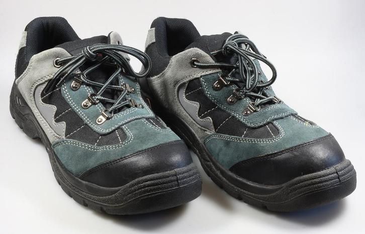 Veiligheidsschoenen laag model met stalen tip maat 46, nieuw, Vêtements | Hommes, Chaussures, Neuf, Chaussures de travail, Enlèvement ou Envoi