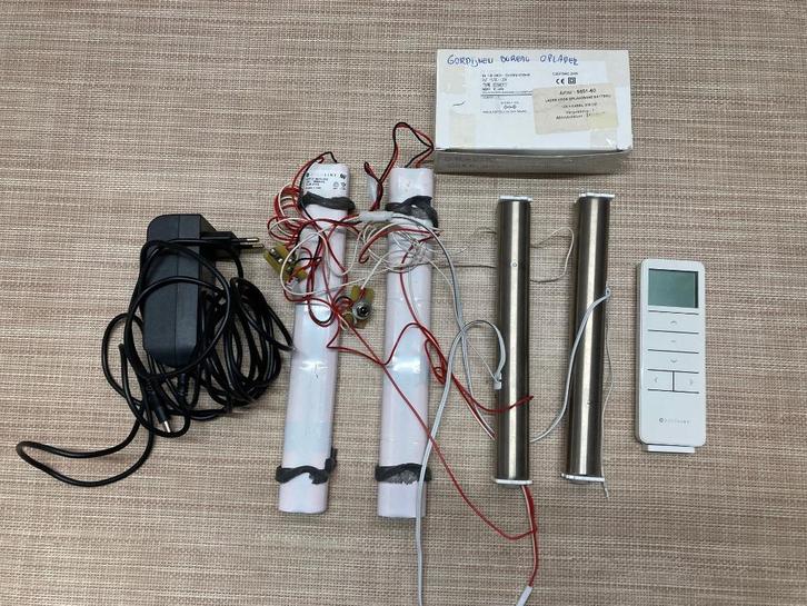 Decolux motoren met afstandbediening voor optrekgordijnsyste, Huis en Inrichting, Stoffering | Gordijnen en Lamellen, Gebruikt