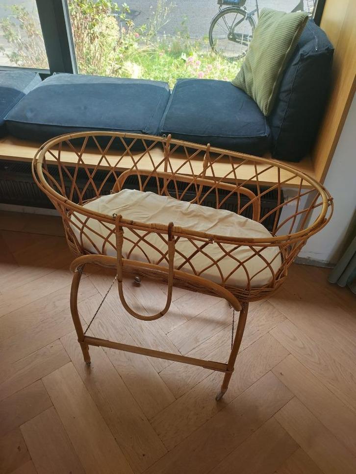Schattig vintage rotan wiegje, Kinderen en Baby's, Kinderkamer | Bedden, Gebruikt, Minder dan 140 cm, Minder dan 70 cm, Ophalen