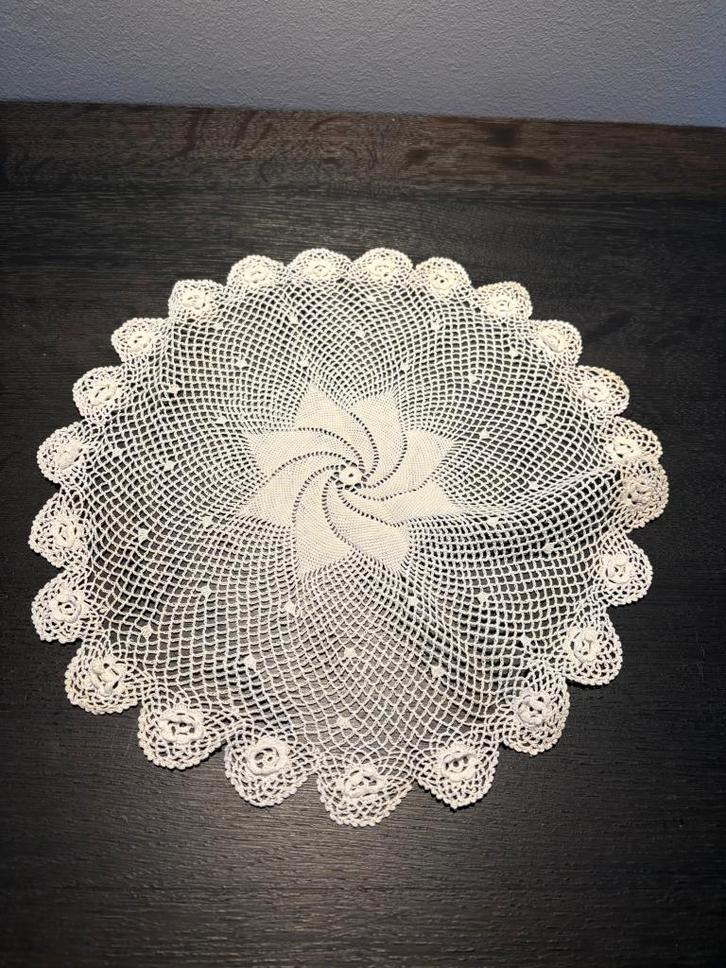 Gehaakt tafelkleed, Antiek en Kunst, Antiek | Tapijten, Tafelkleden en Textiel, Ophalen