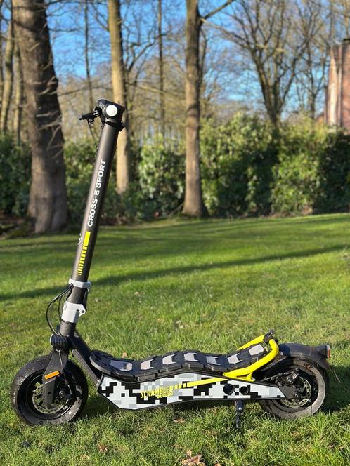 Elektrische step Ducati Cross-E Sport (500 W motor/48V batt), Fietsen en Brommers, Steps, Zo goed als nieuw, Elektrische step (E-scooter)