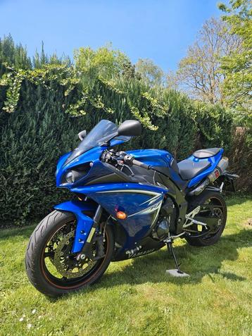 Yamaha r1, Particulier