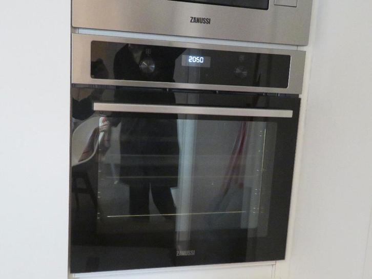 Four Zanussi — presque neuf, entièrement fonctionnel, Electroménager, Fours, Comme neuf, Encastré, 45 à 60 cm, 45 à 60 cm, Enlèvement