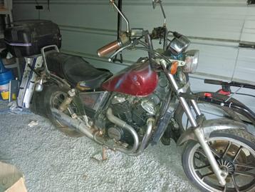 Moto HONDA VT 500 custom pour pièces  beschikbaar voor biedingen