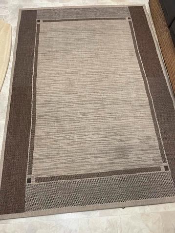 Vloerkleed beschikbaar voor biedingen