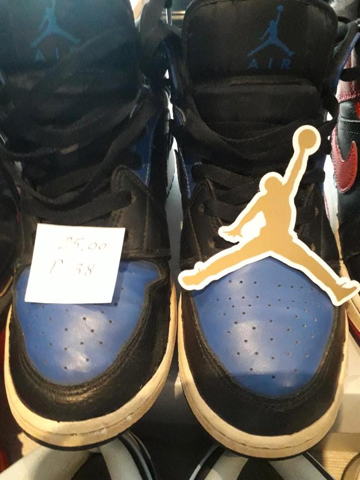 Lot de baskets jordan 1mid et autres..., Sports & Fitness, Basket, Comme neuf, Chaussures, Enlèvement ou Envoi