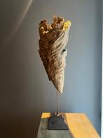 Uniek fossiel hout op metalen voet – natuurlijk kunstobject, Verzamelen, Mineralen en Fossielen, Ophalen, Fossiel