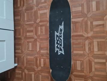 Skateboard  beschikbaar voor biedingen