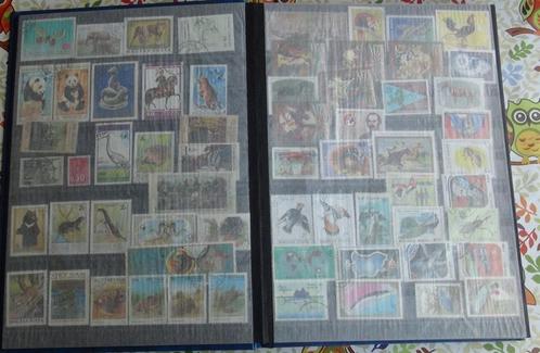 Postzegelalbum A4 (44) veel thema en wereldwijd, Postzegels en Munten, Postzegels | Volle albums en Verzamelingen, Ophalen of Verzenden