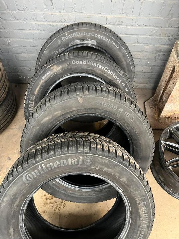 Set de pneus d'hiver 215 60 16 continental, Autos : Pièces & Accessoires, Pneus & Jantes, Pneu(s), Pneus hiver, 16 pouces, Enlèvement