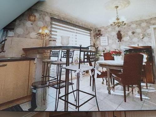 Tafel, hoge (bar)tafel, met 1 poot, vastmaken tegen de muur, Huis en Inrichting, Tafels | Eettafels, Zo goed als nieuw, 50 tot 100 cm