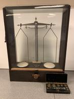 Balances de pharmacie fabriquées par nos soins, Enlèvement, Utilisé